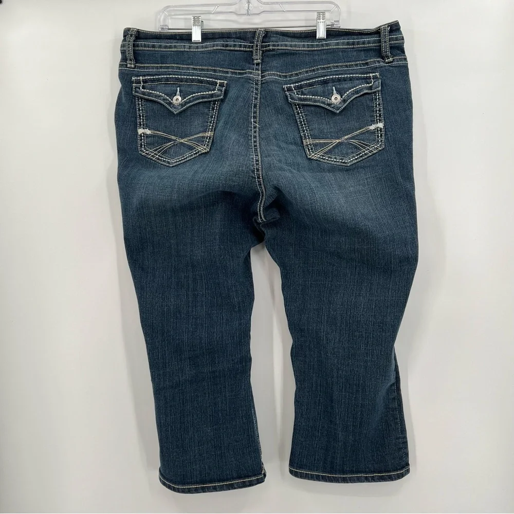 Size 22W  A.n.a. capris